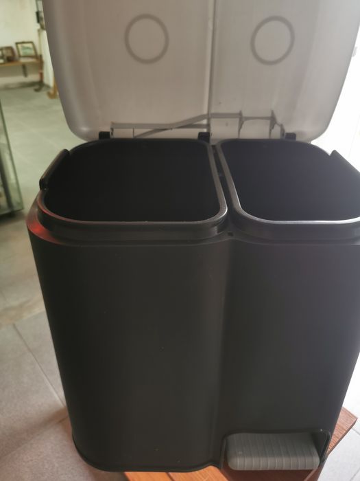 Contentor para lixo doméstico