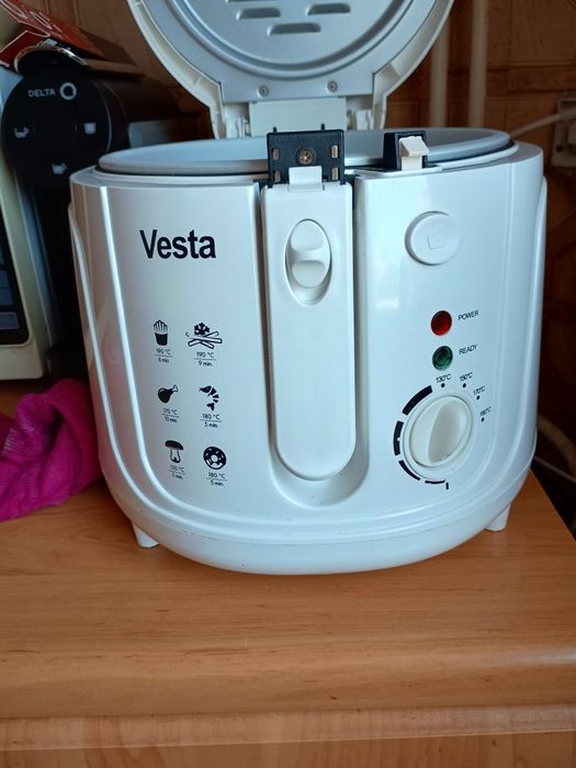 Frytownica Vesta (NOWA!)
- Frytkownica Vesta EDF01 1800( nowa,n