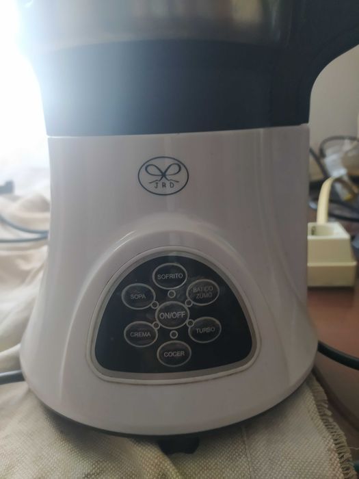Multifunctional kitchen robot that cooks and chops.64752094977153121