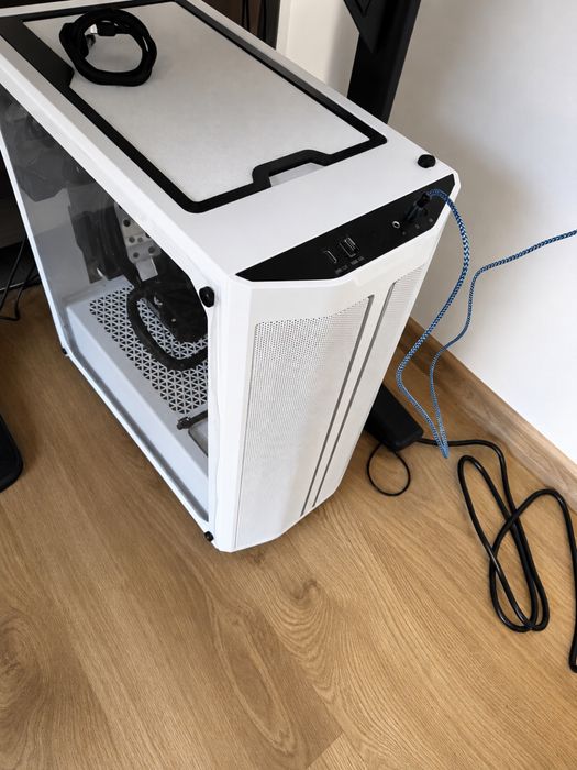 Komputer Ryzen 7700, Grafika 4070 super 12gb, 32 gb ramu.