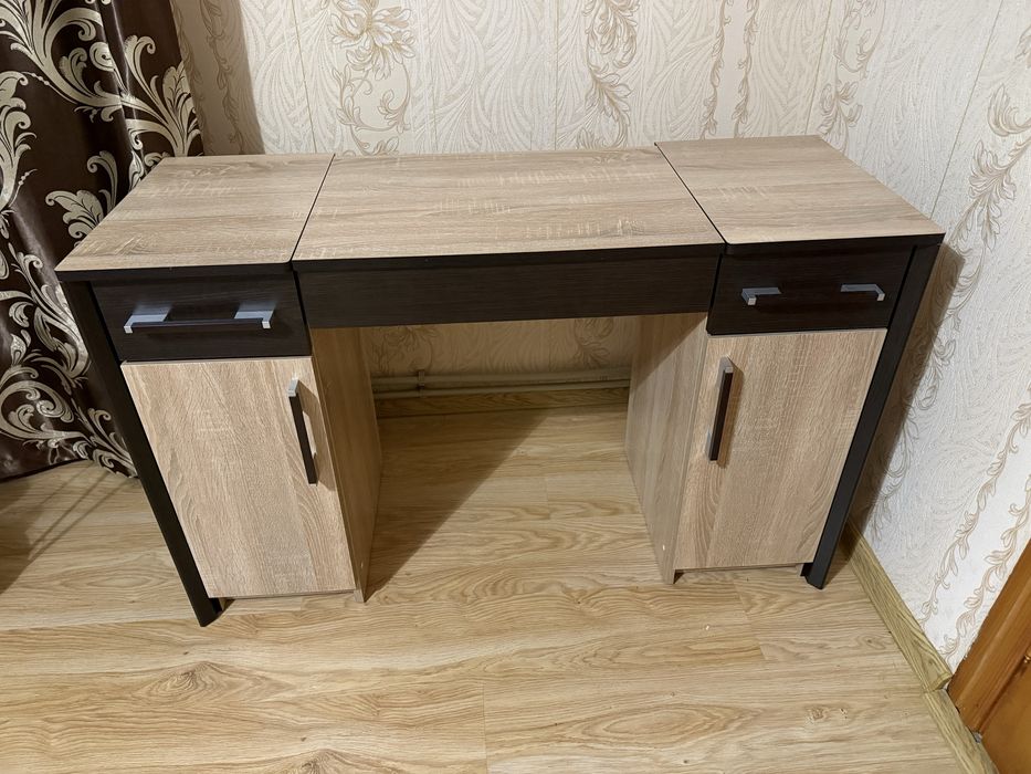 Туалетний столик