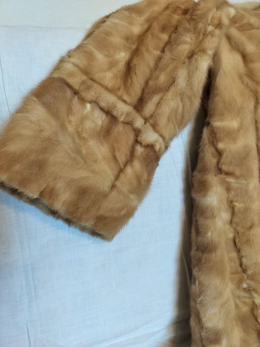 Naturalne futro beżowe dlugie