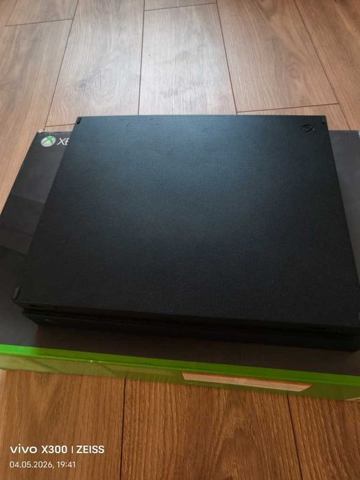 Konsola Xbox One X 1TB