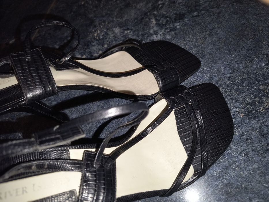 Szpilki River Island czarne