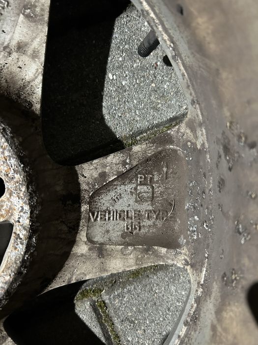 Komplet alufelg Mazda z oponami zimowymi Dębica Frigo