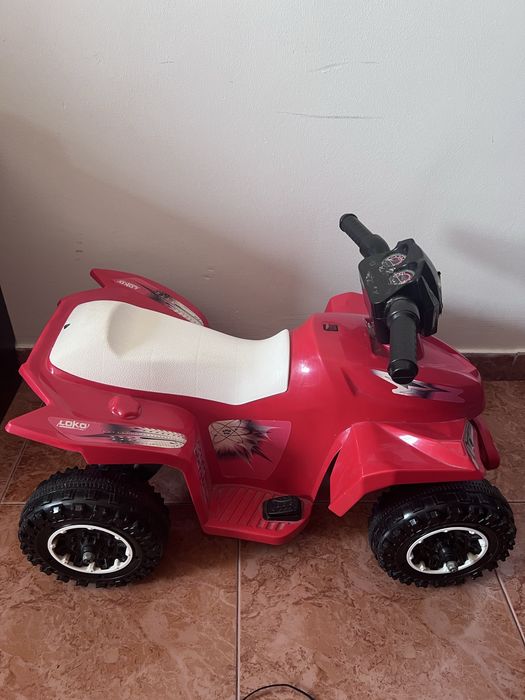 Carro elétrico infantil de brincar