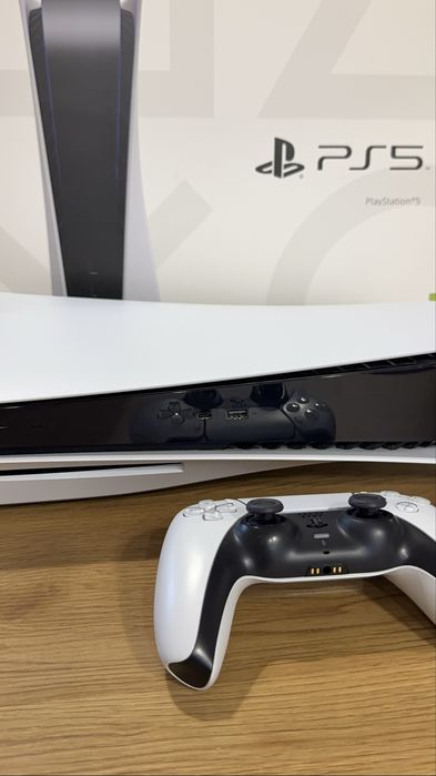 PS5 z napędem + SSD Kingston 2TB- stan idealny- komplet gotowa do gry