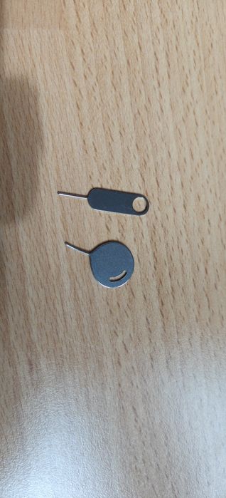 Szpileczki do otwarcia tacki na SIM w telefonie