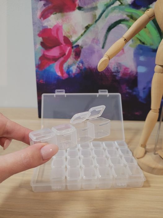 Pudełko pojemnik na kolczyki sztyfty organizer na biżuterię koraliki