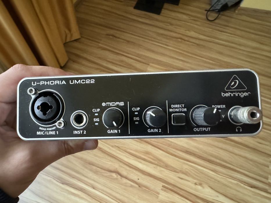 Аудіоінтерфейс Behringer U-Phoria UMC22