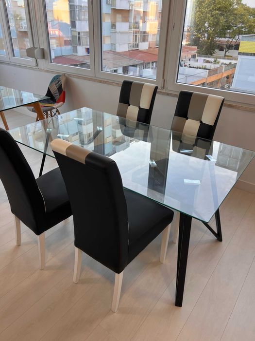 Mesa de jantar em vidro + 4 cadeiras