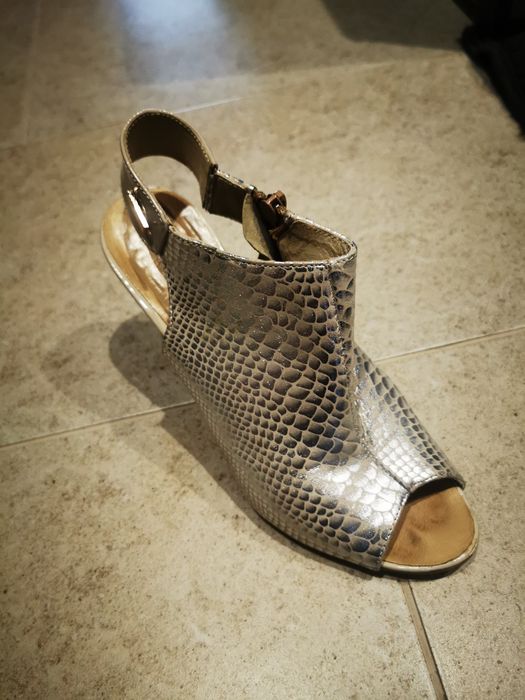 Buty damskie na obcasie