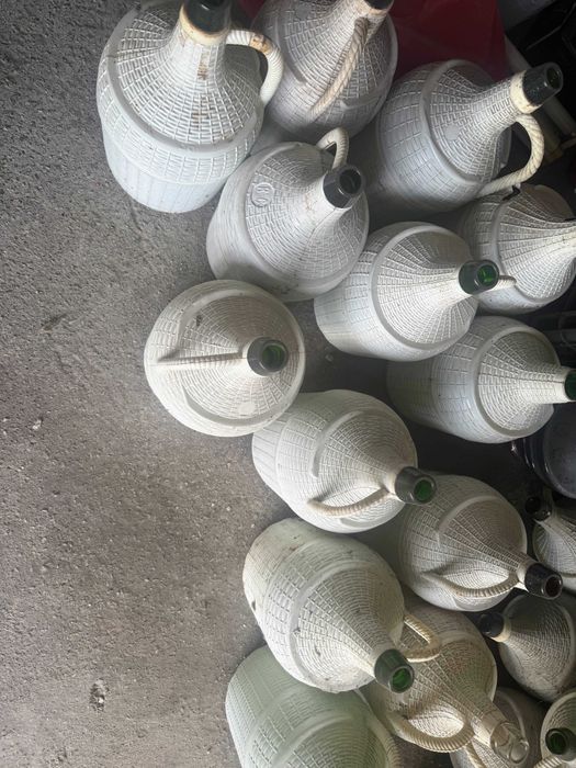 Vendo Garrafões 67 no total, ou individual