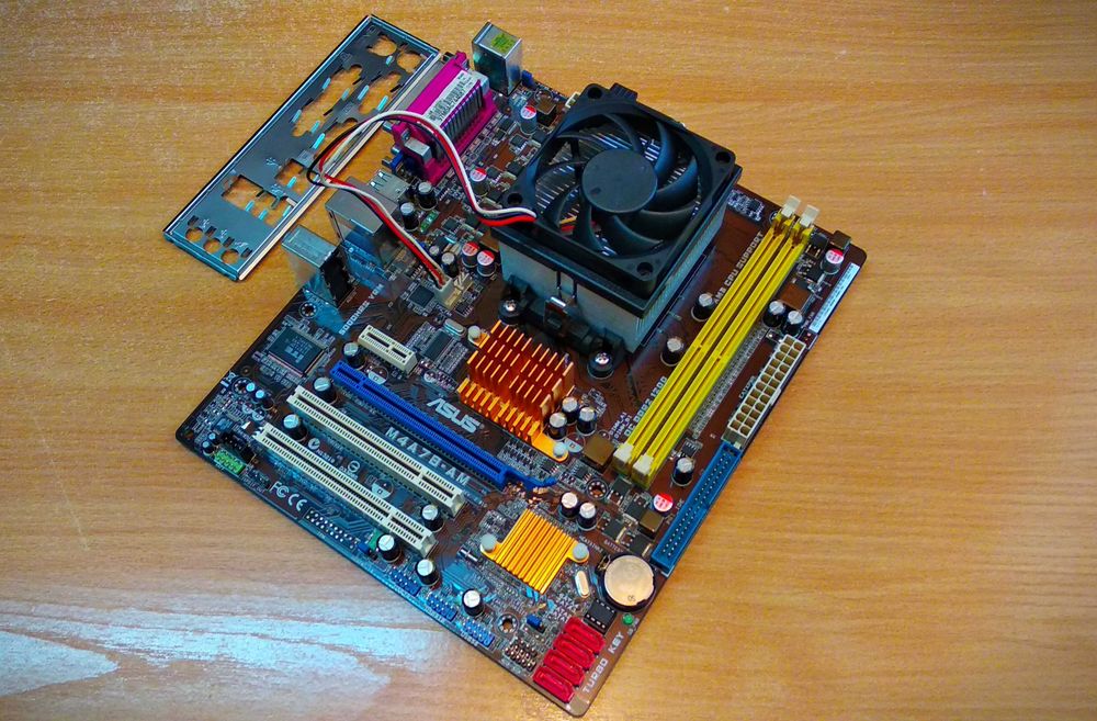 Материнська плата sAM3 Asus M4A78-AM + процесор + охолодження