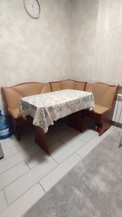 Кухонний кутик з нішею.