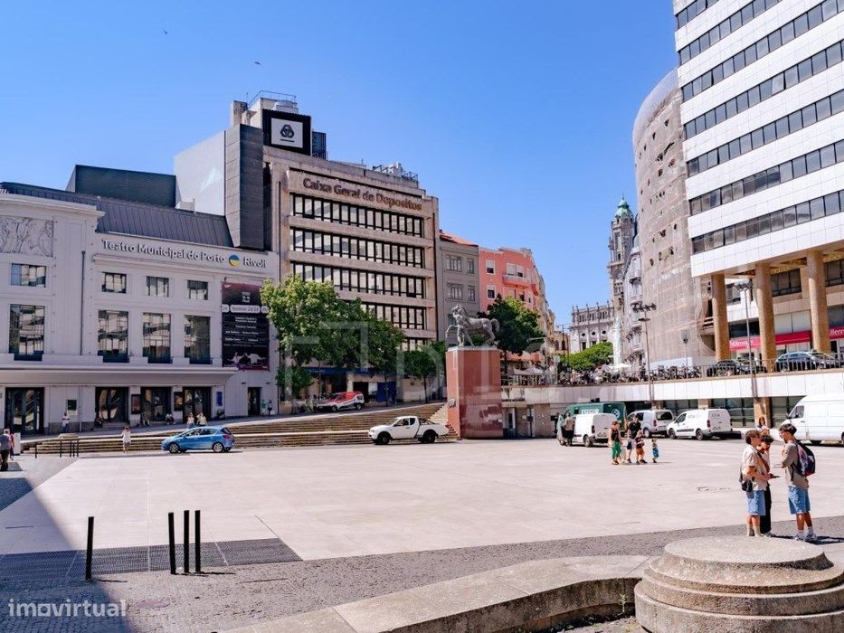 Apartamento T1, num novo empreendimento na Avenida do Aliados, no P...