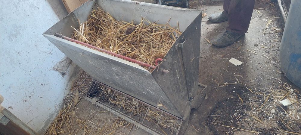 Sprzedam karmniki do paszy dla swin kur