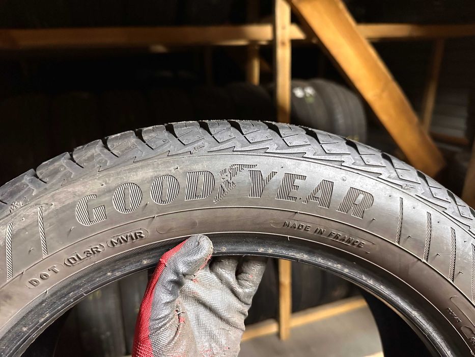 Шини зима 215/55R17 GOOD YEAR VECTOR 4 SEASONS 2шт 6+мм