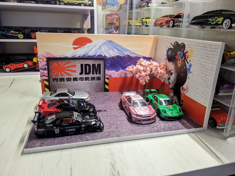 Готова діорама масштабу 1:64 у стилі японського автоспорту JDM.