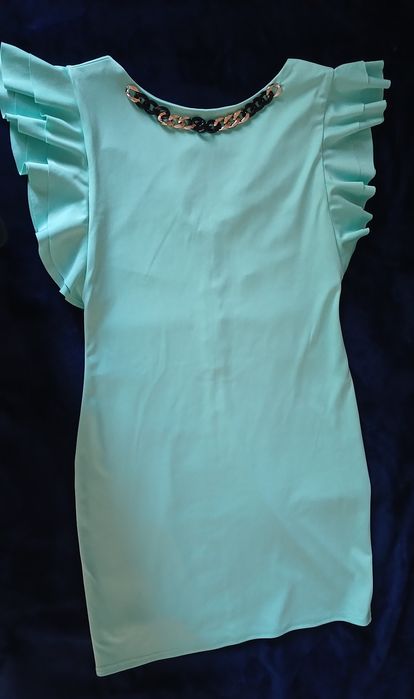 Зелена сукня облягаюча