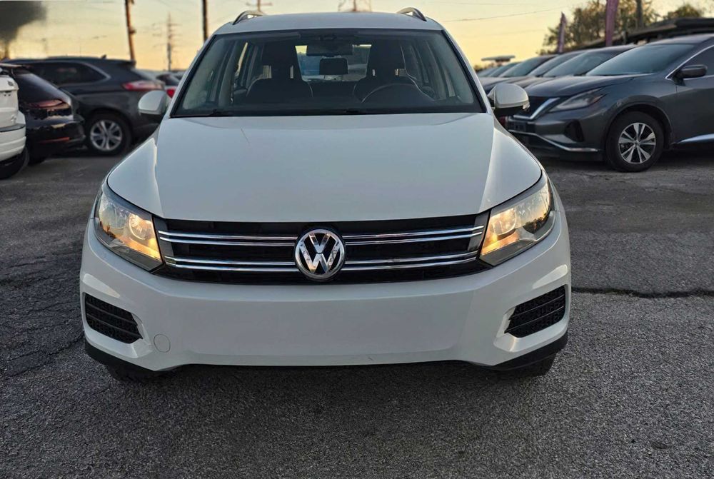 Volkswagen Tiguan S      2016