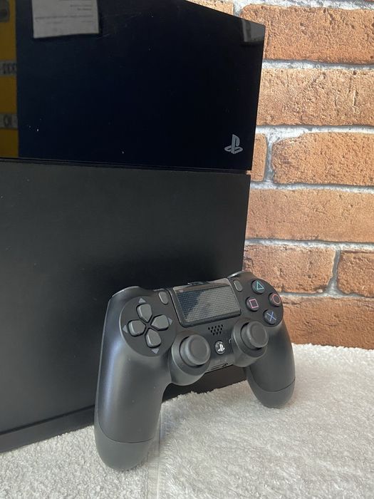 Ps4 c/3 jogos, 1 comando e suporte