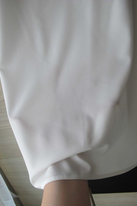 nowa bluzka 50/52 elegancka biała motyw czarne kwiaty krótki rękaw
