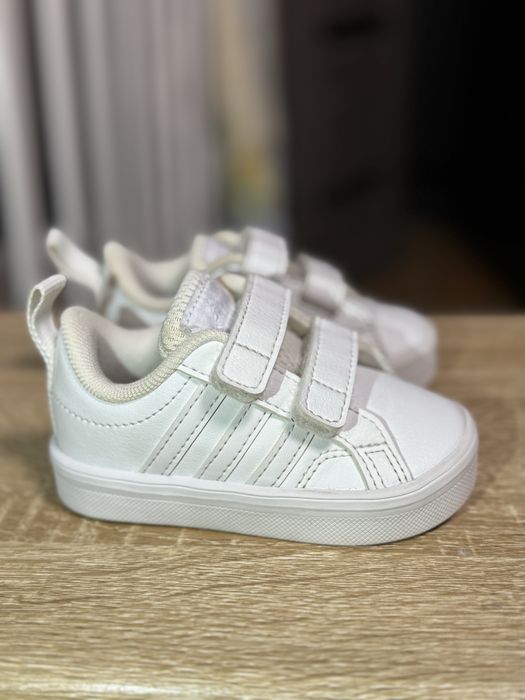 Дитячі кросівки adidas