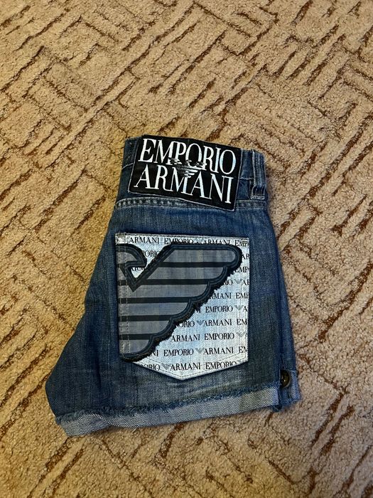 Оригінальні джинсові шорти від Armani