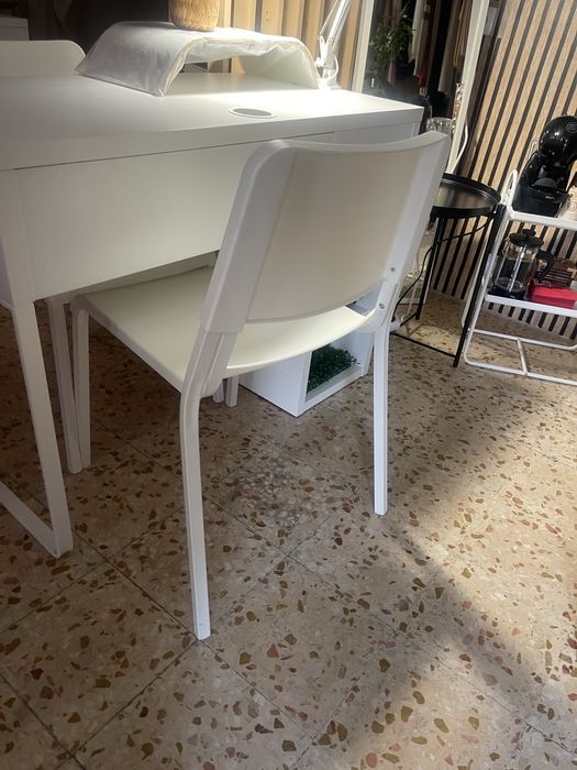 Mesa de manicure mais vadeira