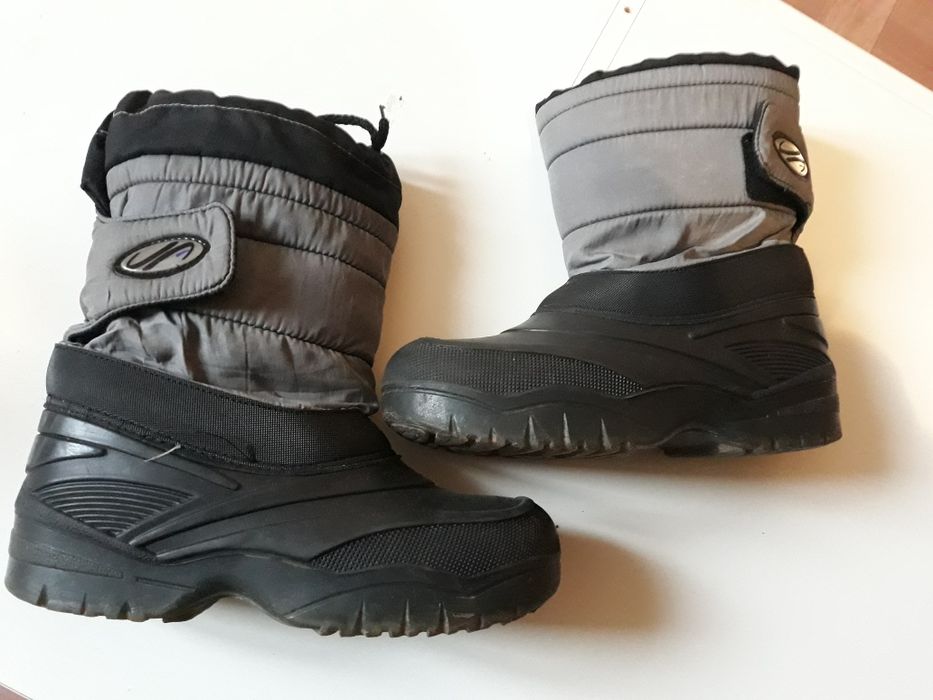 Продам чобітки для хлопчика 22.5см