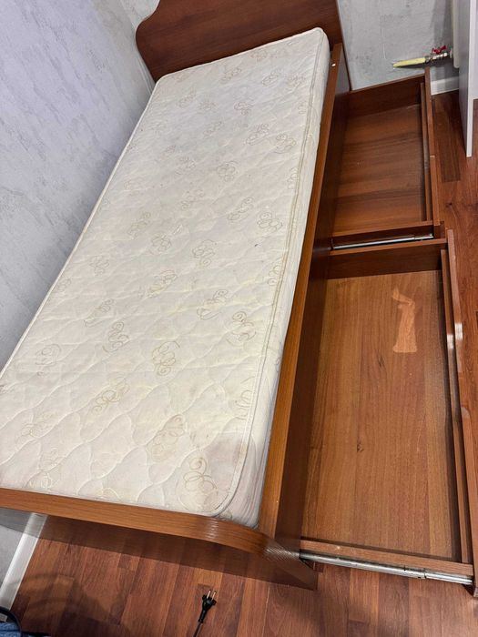Ліжко з матрасом