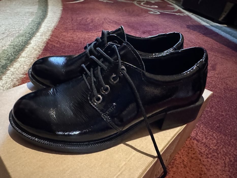 Нові шкіряні туфлі 36 розмір