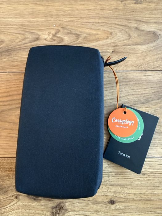 Bellroy etui na elektronike wersja Carryology