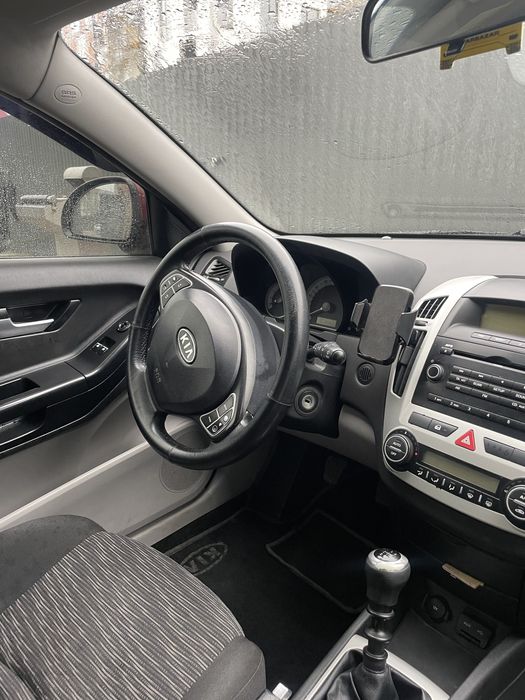 Автомобіль Kia Ceed , 1.6