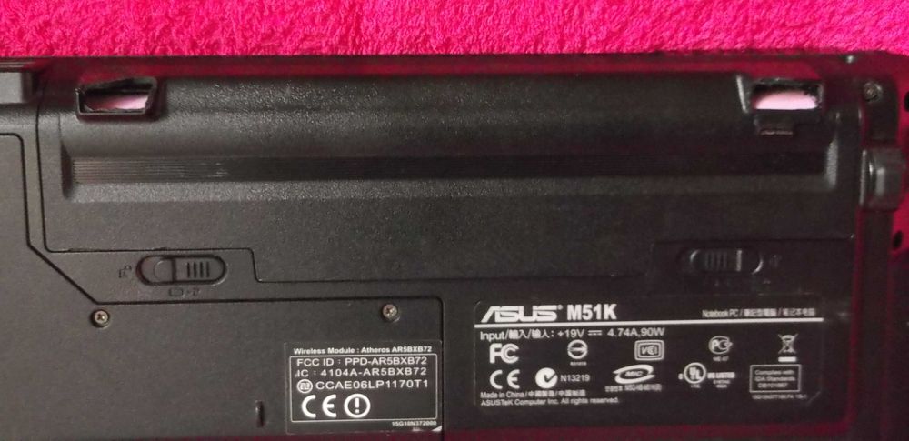 Laptop Asus model M51KR. 15,4