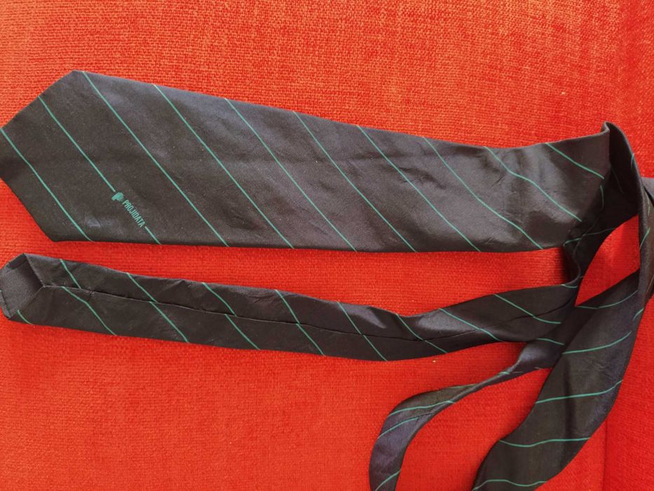 Gravata azul escura 100% seda