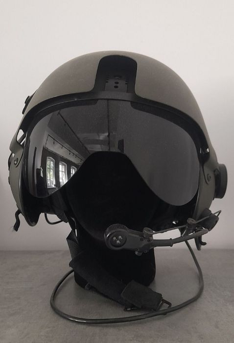 Wojskowy hełm pilota śmigłowca