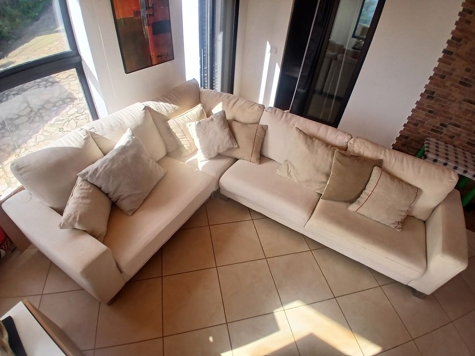 Sofá grande em L em tecido claro – excelente estado
Vendo sofá grande