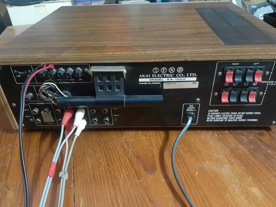 Receiver Akai AA-1020