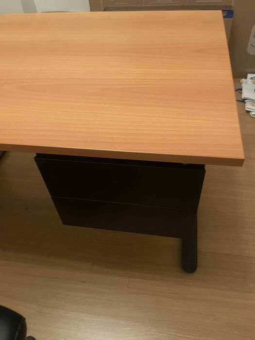 Mesa/ Secretária de canto + cadeira de escritório