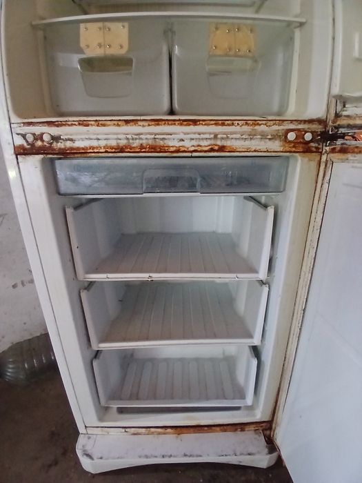 Холодильник  Indesit