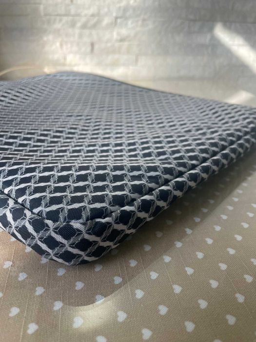 Etui na laptopa z grubego materiału