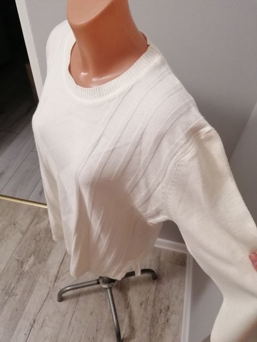 Sweter damski wełna kremowy delikatny muły przyjemny