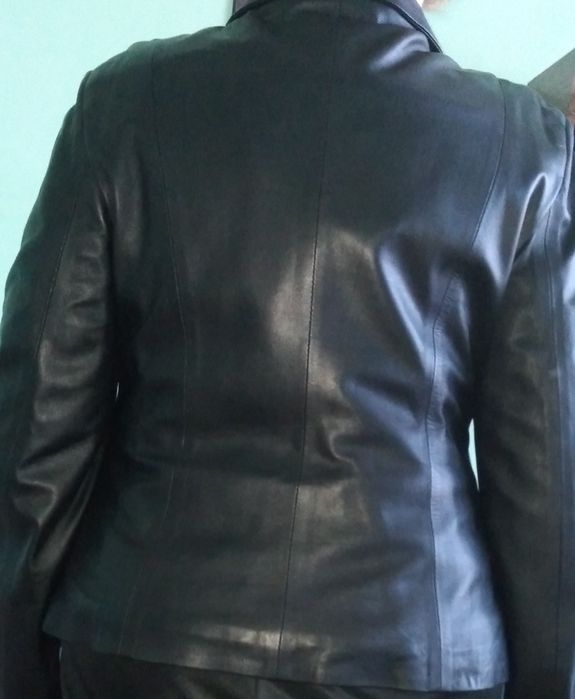 Кожанный пиджак черный новый