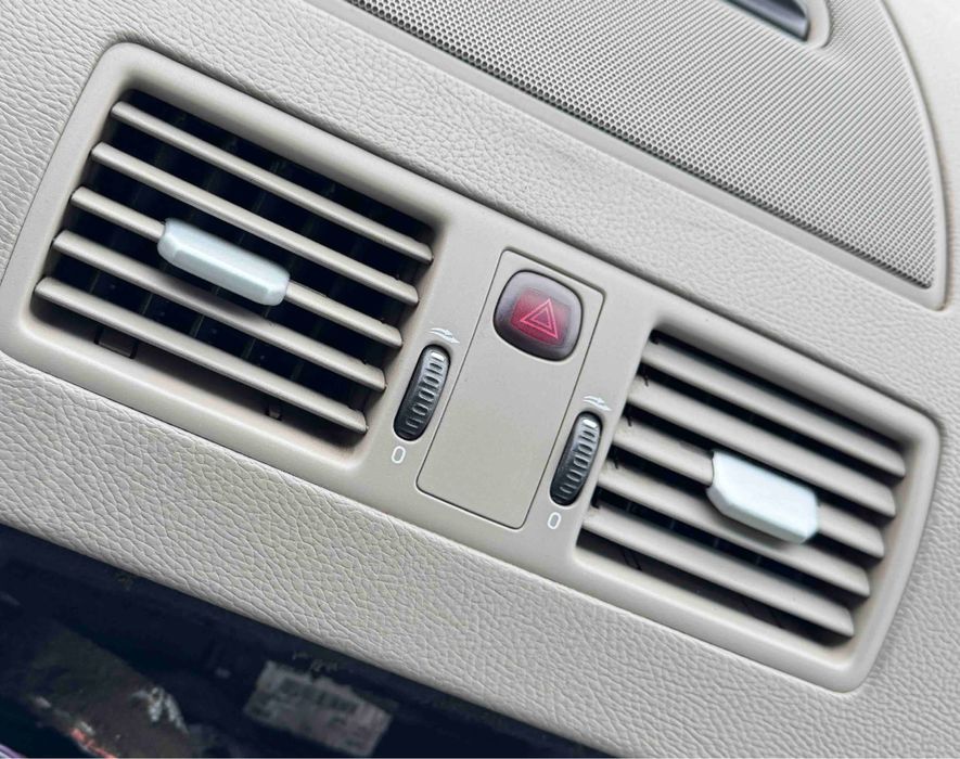 Воздухозаборник , дефлектор воздухв центральный volvo xc90