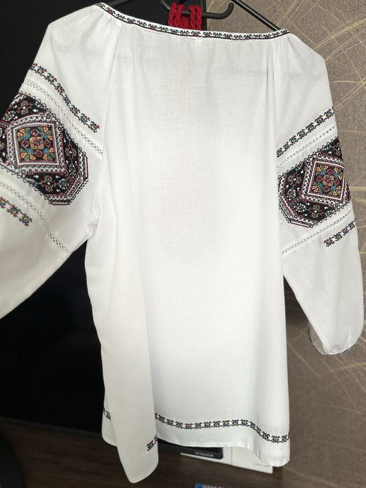 Вишиванка жіноча розмір S