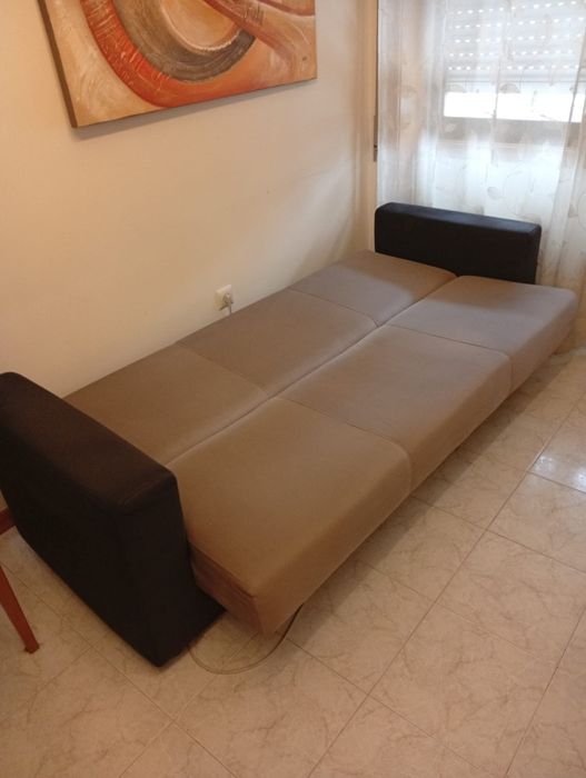 Sofá em pele cor castanho