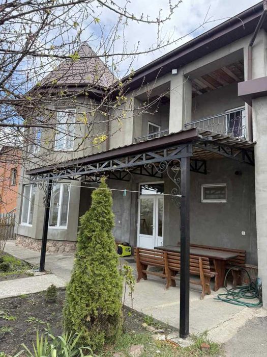 Продам будинок 204кв.м. 6 соток, сучасний стан, р-н Юрівка