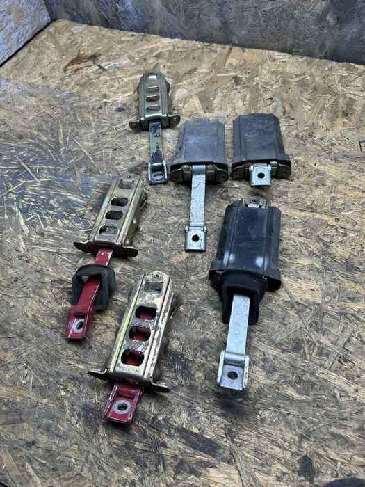 Обмежувач дверей Мерседес Mercedes 202 210